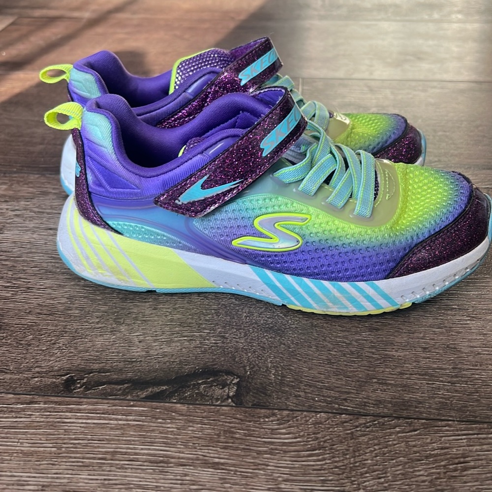 Sketchers Air Cooled Memory Foam Sneakers